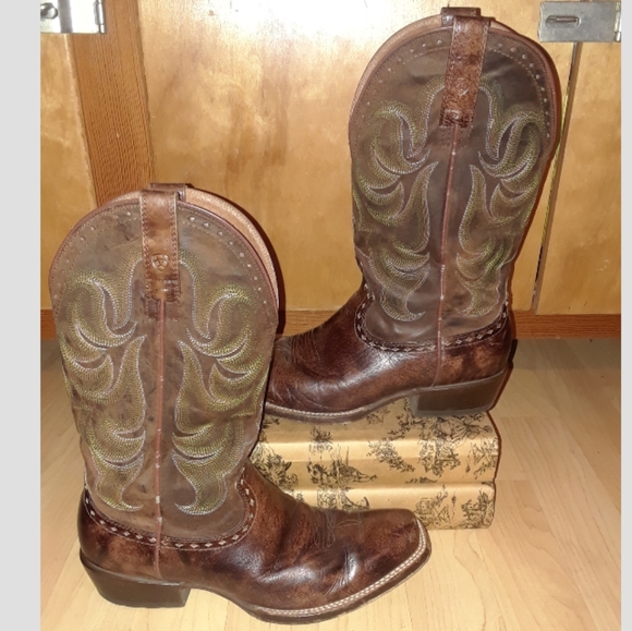 ariat turnback boots